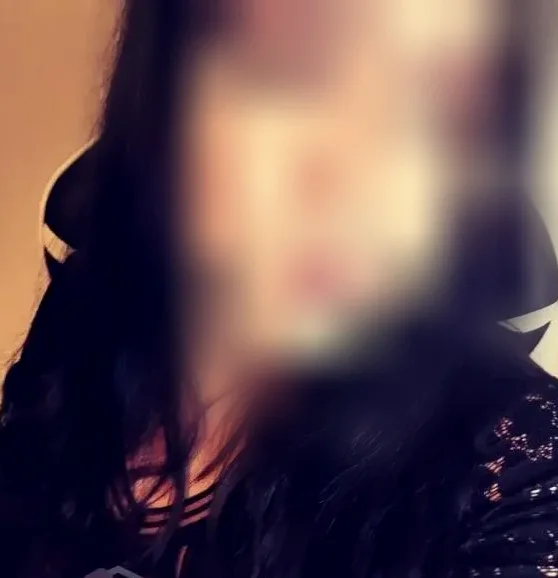 Amela, 28