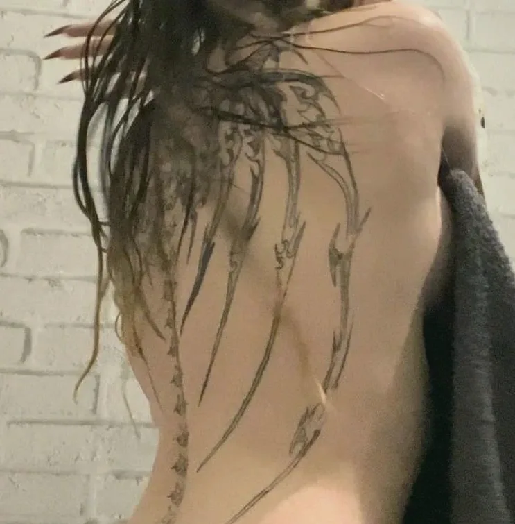 Ella, 21
