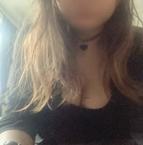 Elvira, 28