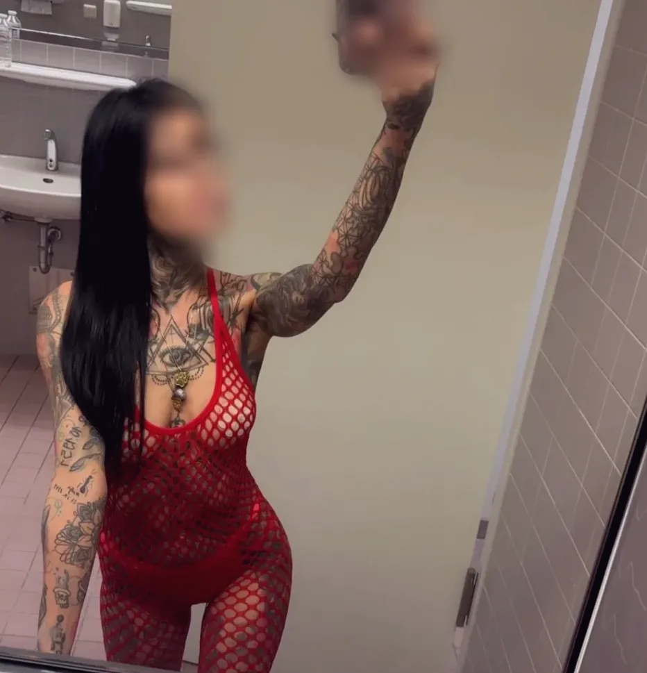 Jovana, 34