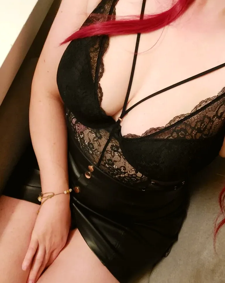 Monica, 28