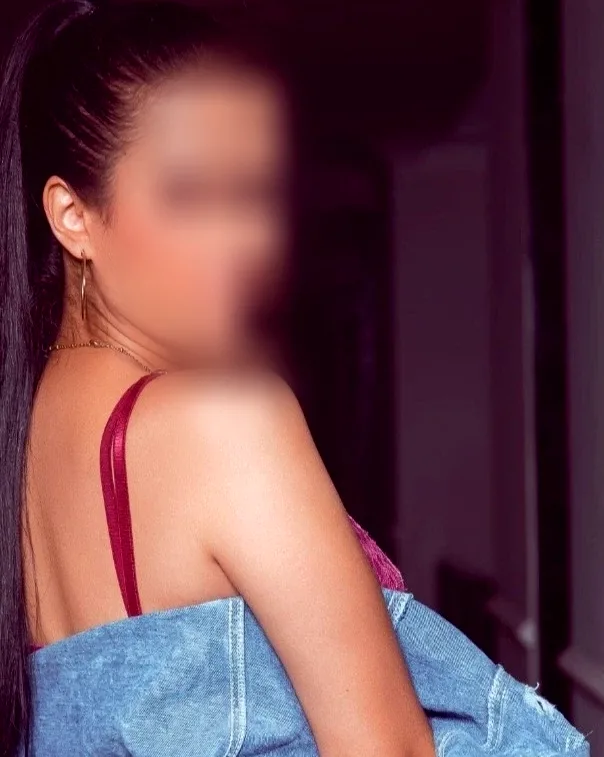 Nour, 27